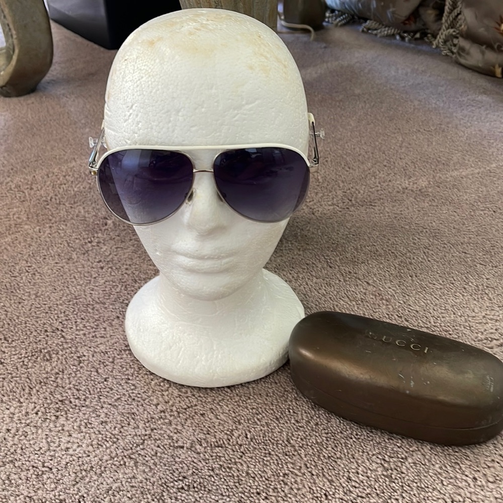 Beautiful Gucci aviators.